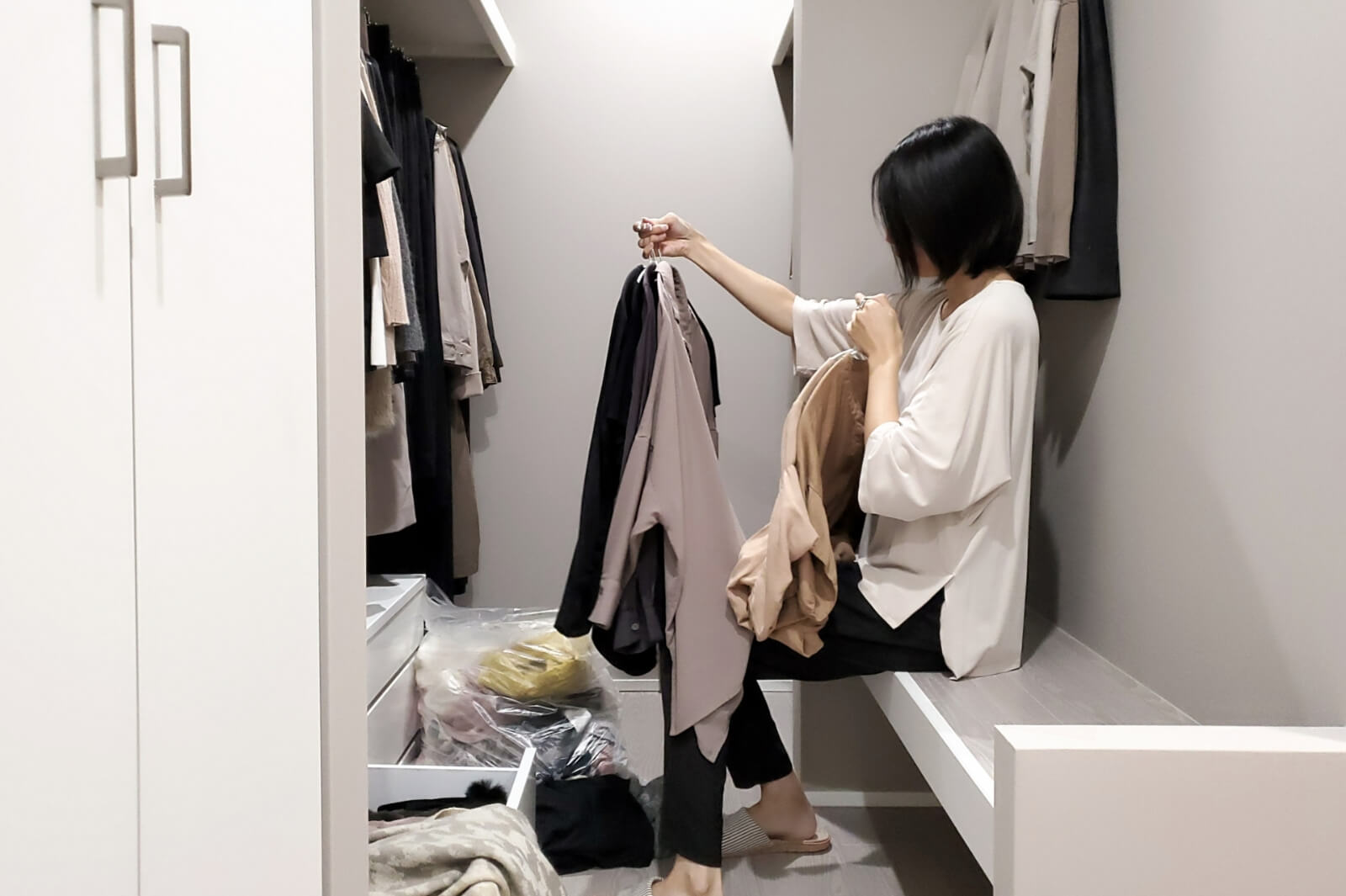 理想のクローゼット維持法。「1着買ったら1着手放す」ルールの定着