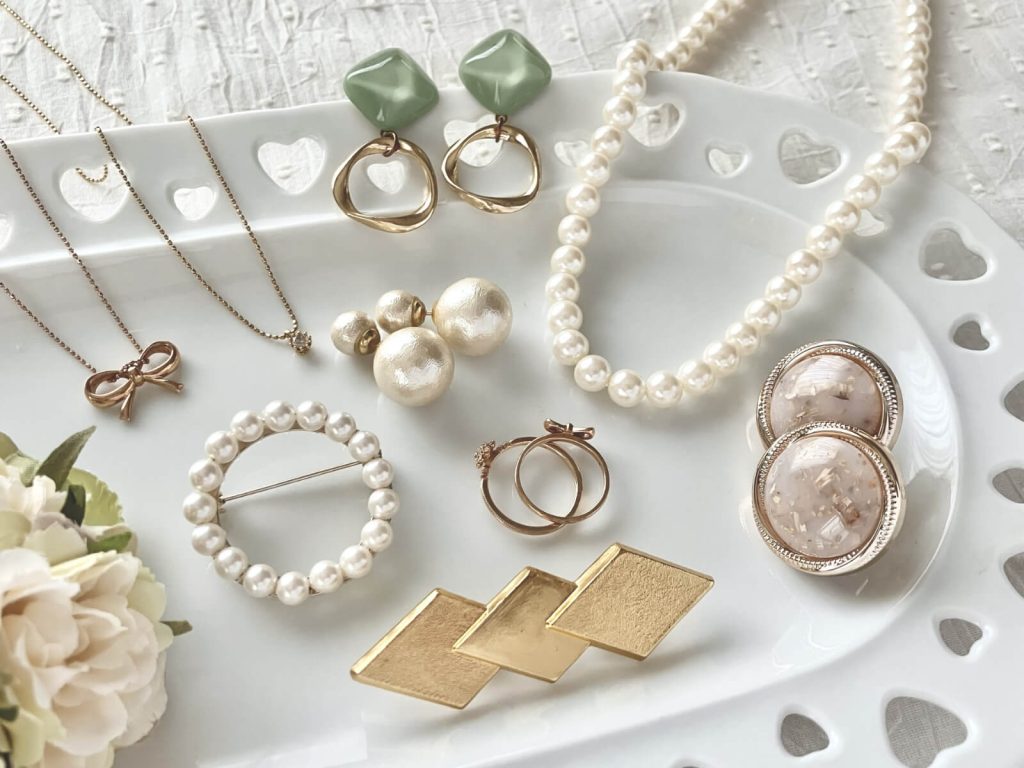 どんな服にも合わせられるアクセサリー