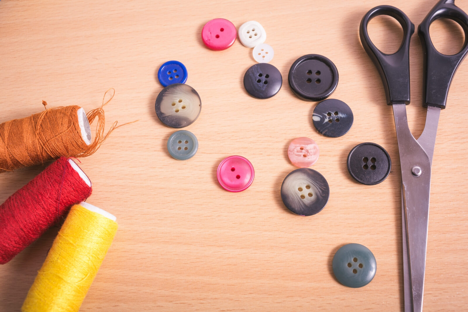 諦めないで直す。ニットの毛玉・ほつれへの対処とリペアの考え方